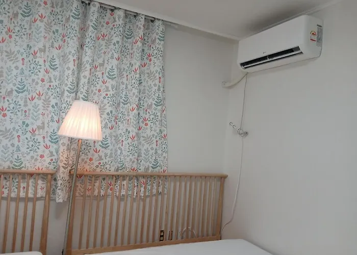 J House, 1minute From Hongdae